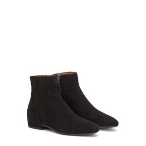 Aquatalia suede black booties